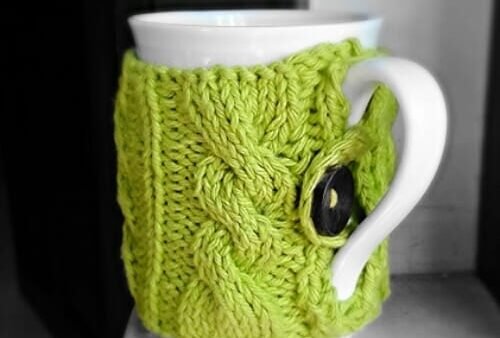 knitted mug cozy cable pattern