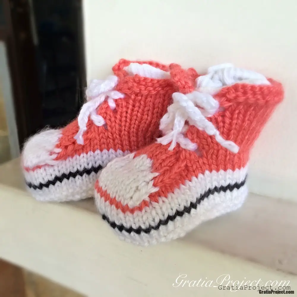 Río arriba Autorizar En cualquier momento Baby Converse Booties Knitting Pattern - Gratia Project