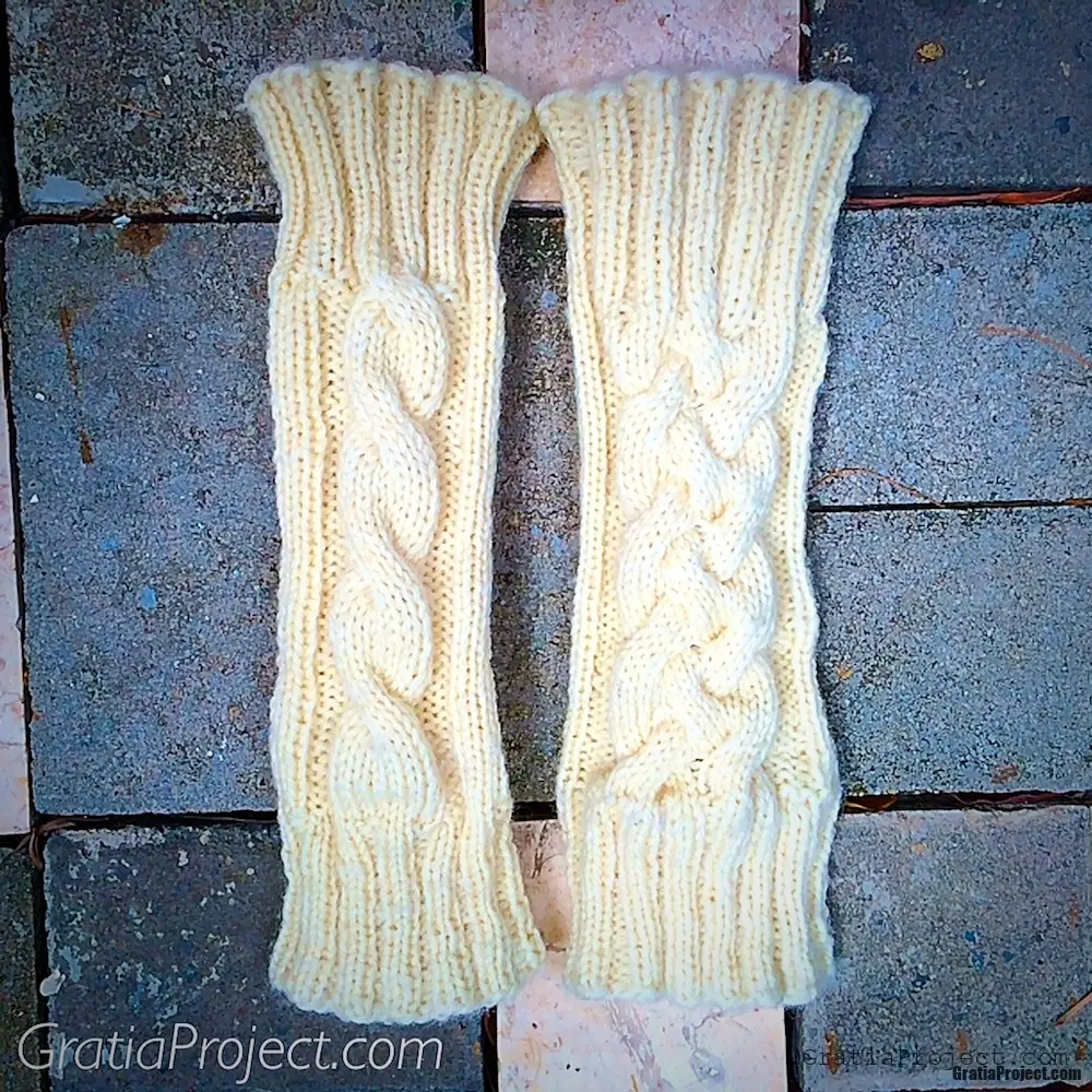 cable-leg-warmer-knitting-pattern-front-and-back