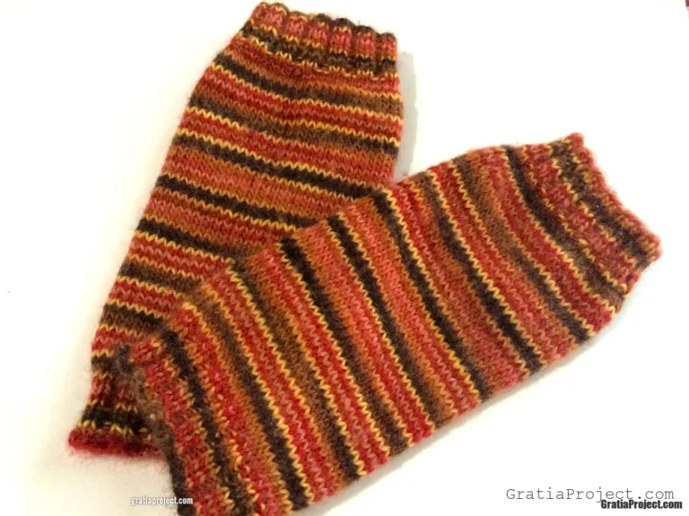 self-striping-legwarmer-knitting-pattern