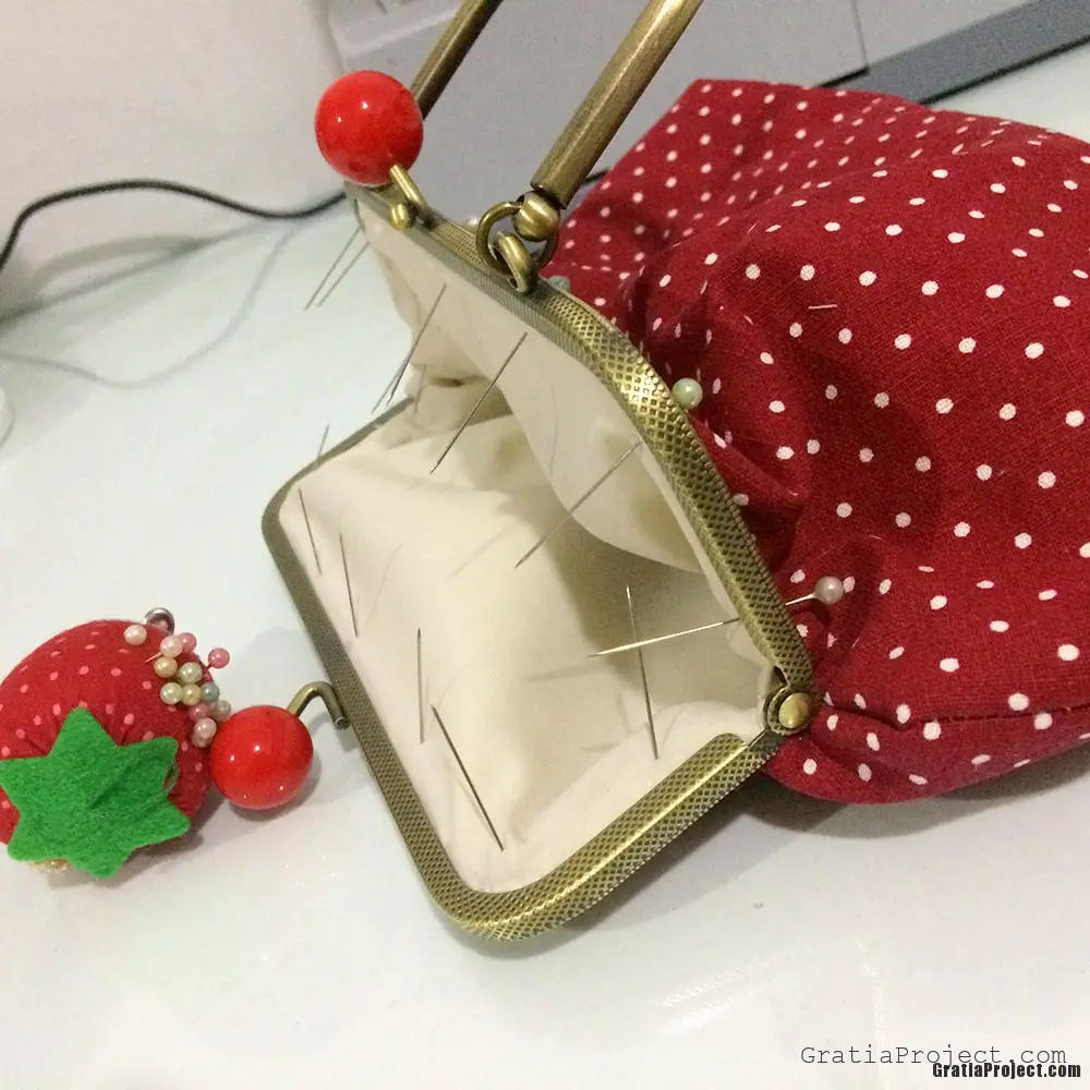 vintage red polkadot frame bag sewing project