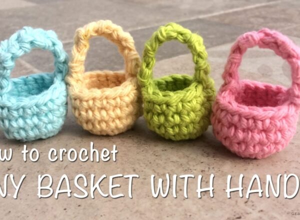 how-to-crochet-tiny-basket-with-handle