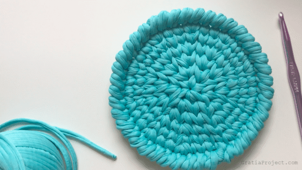 crochet-coaster-with-t-shirt-yarn