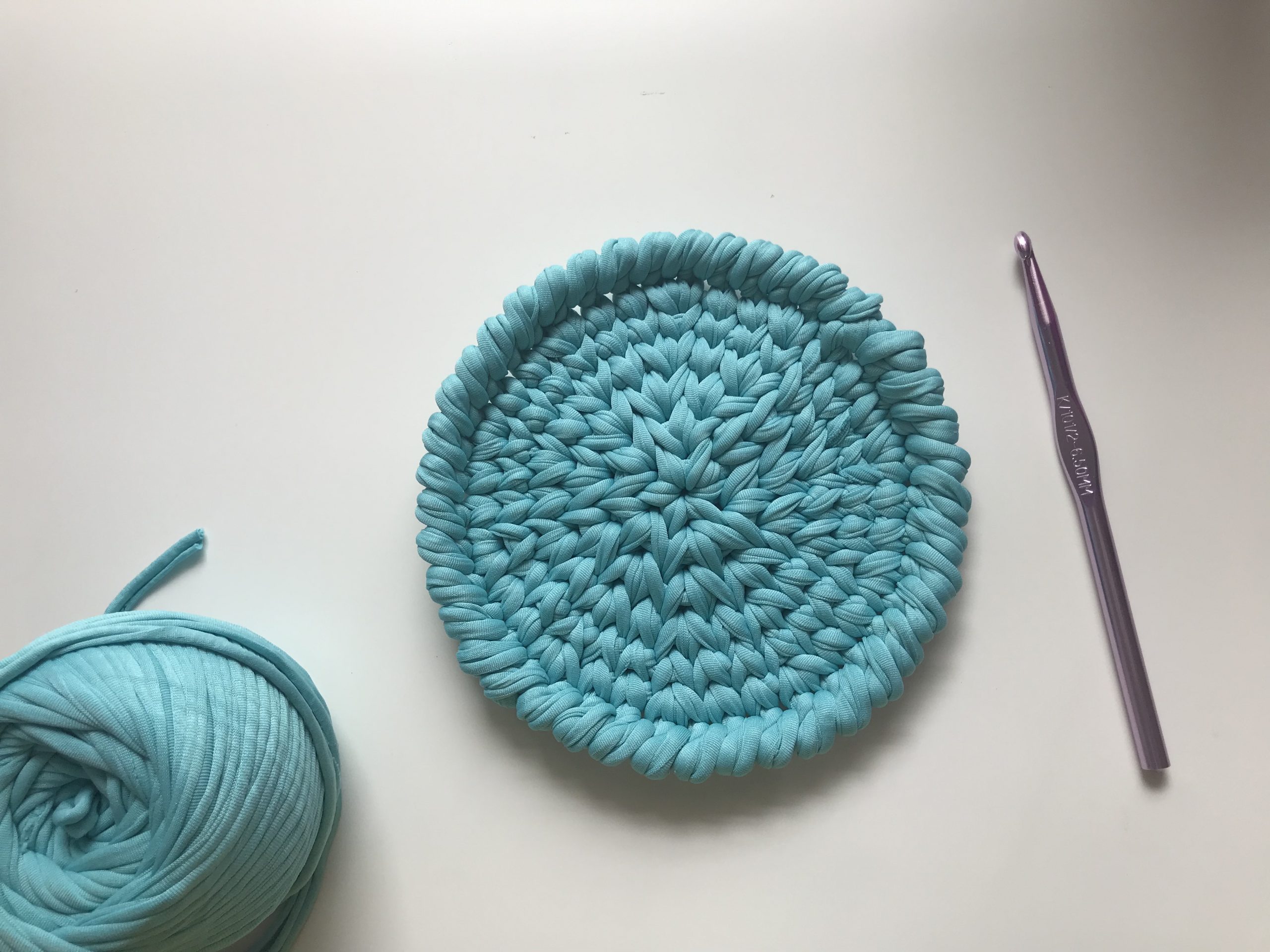 crochet-coaster-with-t-shirt-yarn