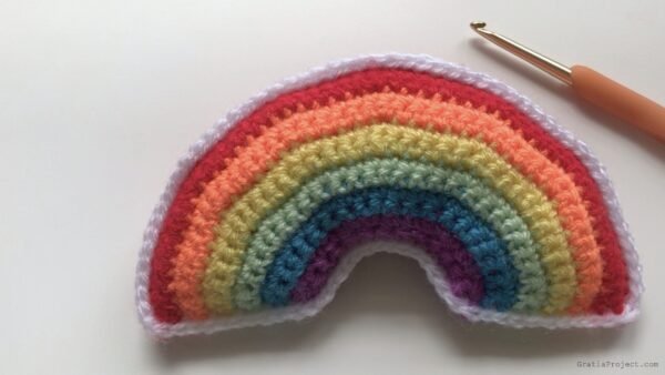 rainbow pillow amigurumi