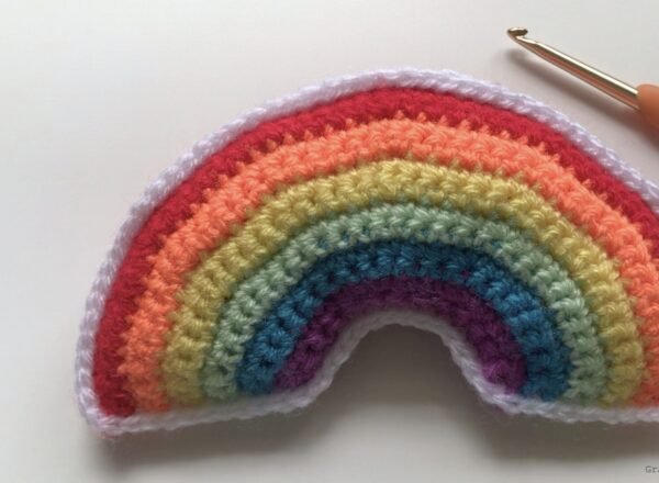 rainbow pillow amigurumi